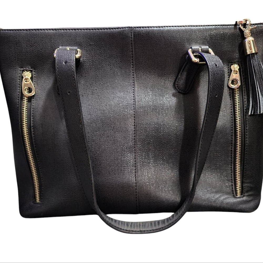 CONCEALED CARRIE black zippered bag